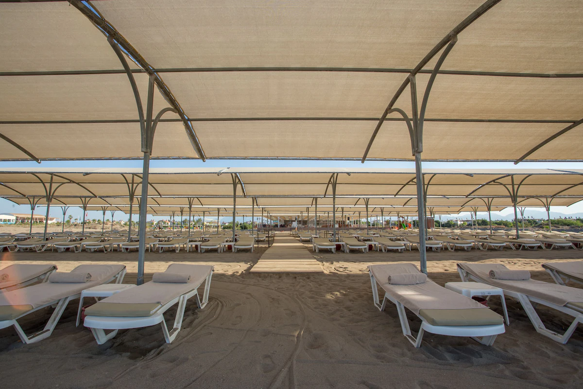 ساحل اختصاصی هتل سنستیو پریمیوم ریزورت و اسپا آنتالیا